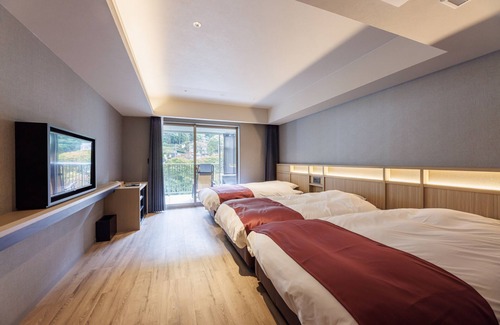 Kamimoku Onsen Hotel | Eco-Friendly ARATASHI MMINAKAMI with Hot Tub & Breakfast