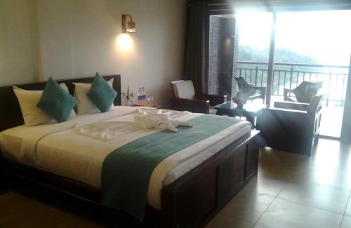 Vayittiri Resort | Experience Arayal Resort: Pool, Spa & Family-Friendly Fun
