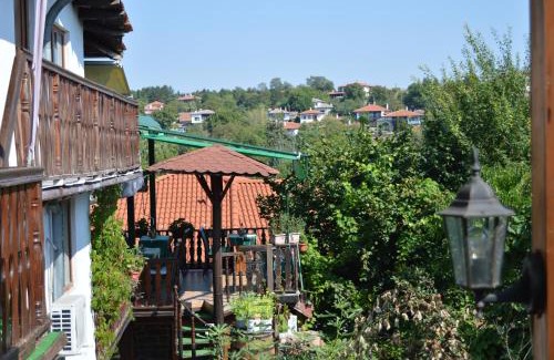 Arbanasi House | Cozy Arbat Guest Rooms: Family & Pet Friendly Stay