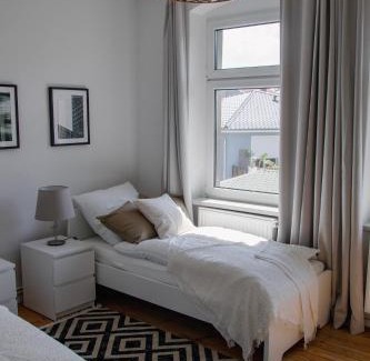 Schlangenluch Apartment | Convenient Arbio Grünheide Monteurzimmer with Parking