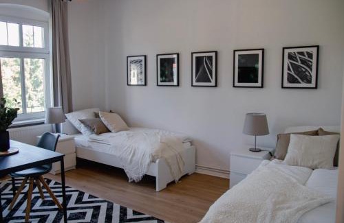 Schlangenluch Apartment | Convenient Arbio Grünheide Monteurzimmer with Parking