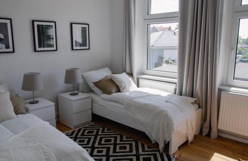Schlangenluch Apartment | Convenient Arbio Grünheide Monteurzimmer with Parking