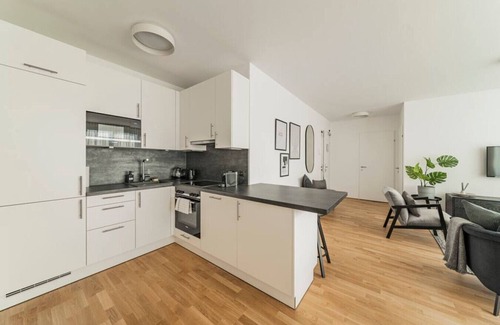 Erdberg Apartment | Modern Arbio I Lux Penthouse: Family-Friendly Retreat