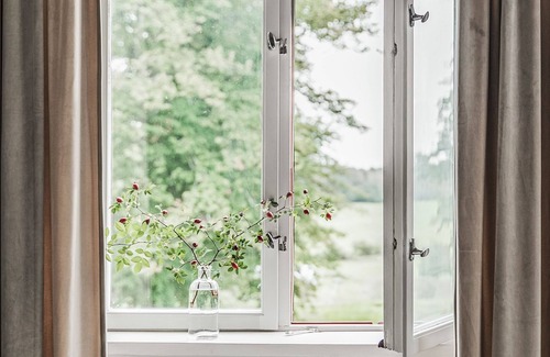 Musko House | Discover Arbottna Herrgård: Lake & Ocean Views Await