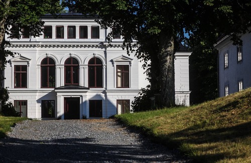 Musko House | Discover Arbottna Herrgård: Lake & Ocean Views Await