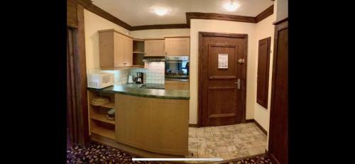 Arc-1950 Apartment | Elegant Arc 1950: Family Retreat with Pool & Ocean Views