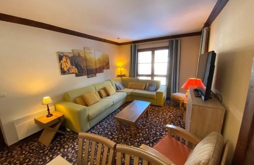 Arc-1950 Apartment | Elegant Arc 1950: Family Retreat with Pool & Ocean Views