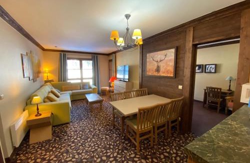 Arc-1950 Apartment | Elegant Arc 1950: Family Retreat with Pool & Ocean Views