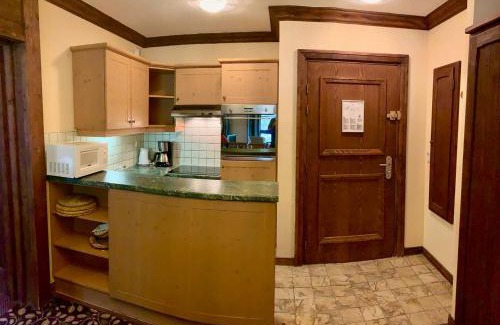 Arc-1950 Apartment | Elegant Arc 1950: Family Retreat with Pool & Ocean Views