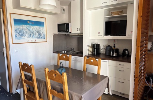 Arc-2000 Apartment | Arc 2000, Fond Blanc, wifi, 7th floor south, 3 beds for 4 people, linen and towels included.