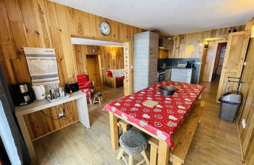 Arc-2000 Apartment | ARC 2000 Chalet Apartment for 10-12 Guests with Great Amenities