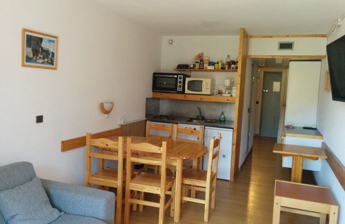 Arc-2000 Apartment | Inviting Arc 2000 Studio with Direct Run Access & Balcony