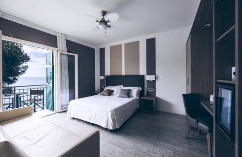 Diano Marina Hotel | Experience Comfort at Arc en Ciel Hotel - 4 Star Retreat