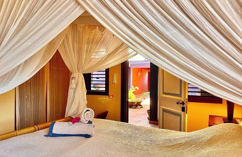 Falmouth House | Inviting Arca Villa and B&B: Guest Rated 9.8 with Pool & Spa