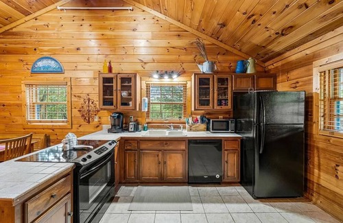 Sevierville Cabin | Arcade game, secluded,relaxing retreat, great for families, kids friendly