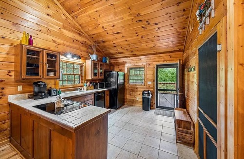 Sevierville Cabin | Arcade game, secluded,relaxing retreat, great for families, kids friendly