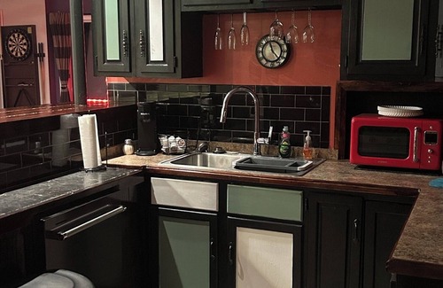Manhattan House | Arcade on Galaxy-nCharming 2-bedroom house in amazing Manhattan with AC, WiFin