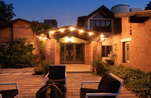 Camelback East House | Discover Arcadia: 6BR Retreat with Pool & Hot Tub Access