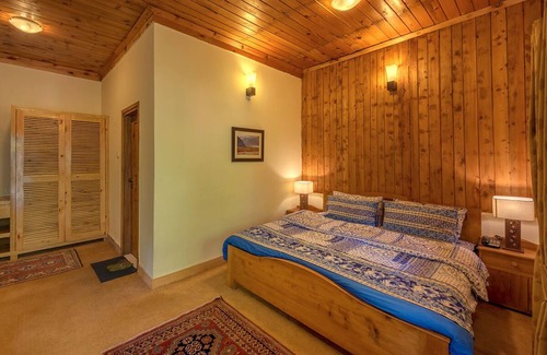 Kohistan Hotel | Discover Arcadian Peridot: Family-Friendly with Dining Options
