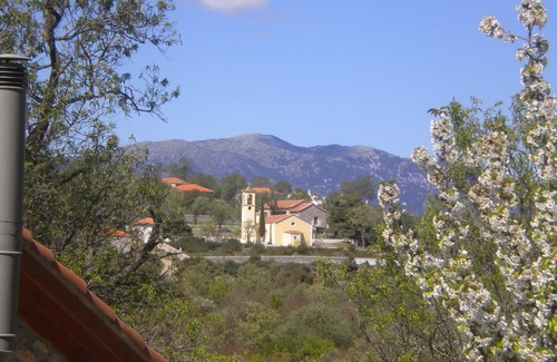Fokiano House | Inviting Arcadian Stone House with Breakfast & Family Amenities