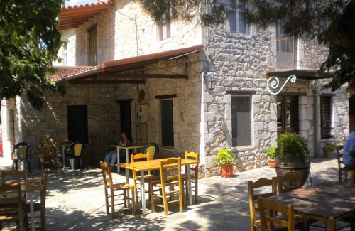 Fokiano House | Inviting Arcadian Stone House with Breakfast & Family Amenities