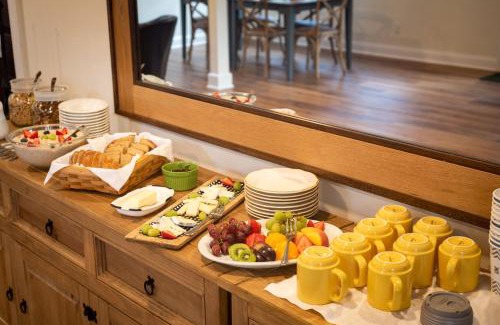 Sunderland Hotel | Experience Comfort at Arcady Mountain Motor Lodge