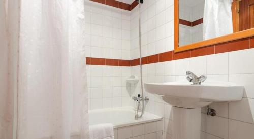 Camarmena Hotel | Pet-Friendly Retreat at Arcea Mirador de Cabrales - 8.7/10