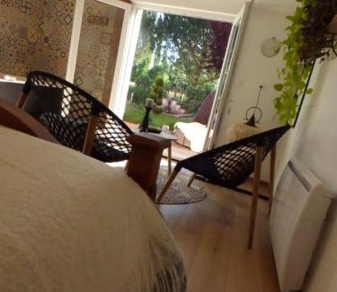 Labastide-Saint-Pierre Bed & Breakfast | Relaxing Getaway at Arche de Lanoë with Jacuzzi & Ocean Views