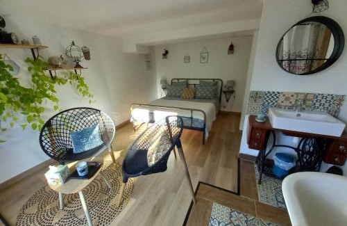 Labastide-Saint-Pierre Bed & Breakfast | Relaxing Getaway at Arche de Lanoë with Jacuzzi & Ocean Views
