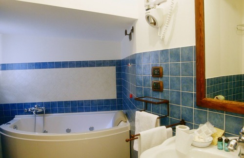 Pescocostanzo Hotel | Exceptional Stay at Archi del Sole & San Rocco with Breakfast