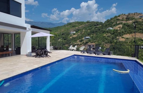Sopetran Villa | Discover Comfort at Archi Villa: 4-Star Pet-Friendly Oasis