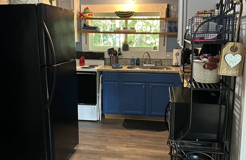 Manning House | Discover Archie's Lake Daze Cottage: 10/10 Guest Rated Retreat