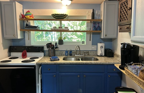 Manning House | Discover Archie's Lake Daze Cottage: 10/10 Guest Rated Retreat