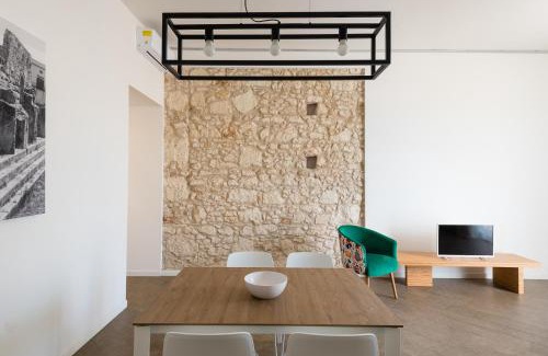 Syracuse Apartment | Discover Archinuè: Family-Friendly with Hot Tub & Kitchen