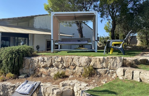 Villeneuve-les-Avignon Villa | Architect-Designed Villa with Gorgeous Avignon Views