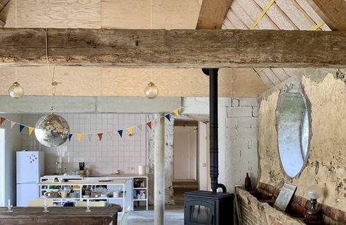 Chapelle-Guillaume Cottage | Inviting Country House for 8 with Terrace & Garden