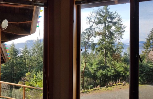 Salt Spring Island House | Architect Designed Ocean View Home with Spa and Breakfast