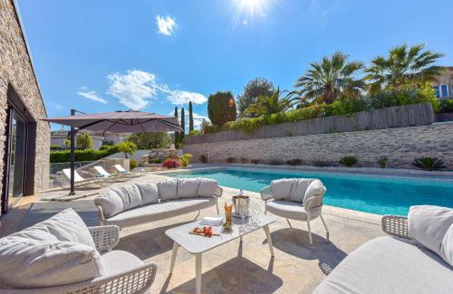 Mandelieu-La-Napoule Villa | Elegant Villa with Heated Pool, Perfect for Family Getaways