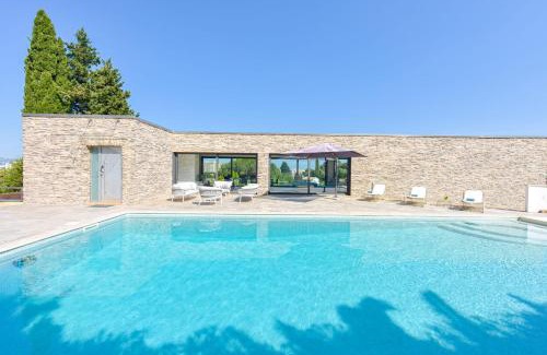 Mandelieu-La-Napoule Villa | Elegant Villa with Heated Pool, Perfect for Family Getaways