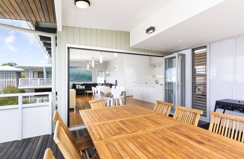 Point Lookout House | Stylish 4-Bedroom Retreat with Ocean and Bush Views