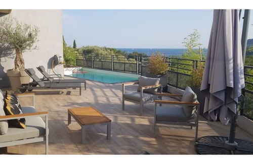 Agay Villa | Stylish Villa with Breathtaking Views of Agay Bay