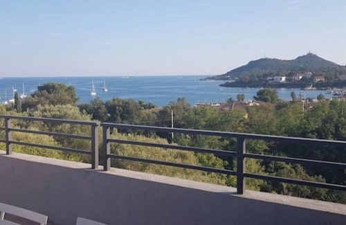 Agay Villa | Stylish Villa with Breathtaking Views of Agay Bay