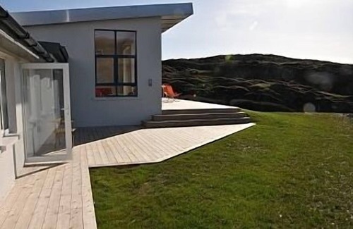 Skibbereen House | Architect-Designed Coastal Retreat with Breathtaking Views