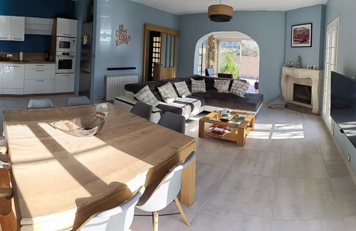 Morieres-les-Avignon House | Architect-Designed Retreat in Tranquil Provence, Near Avignon