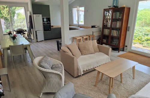 Saint-Palais-sur-Mer Villa | Guest Rated 9.8: Pleasant Villa Near Beaches, Saint Palais