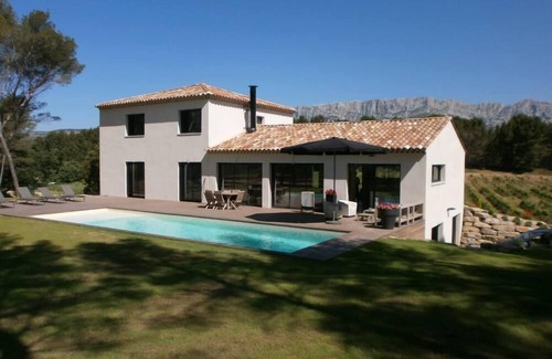 Rousset House | Architect House: Breathtaking Views of Sainte-Victoire