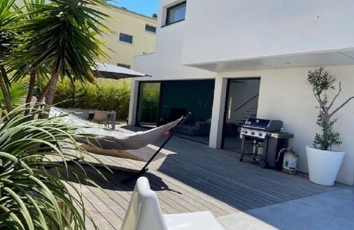 Palavas-les-Flots Villa | Exceptional Architect's Villa with Pool near Sea and Ponds