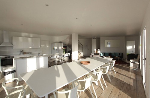 Vaux-sur-Mer Villa | Seaview Escape: Rated 10/10 with Oceanfront Amenities