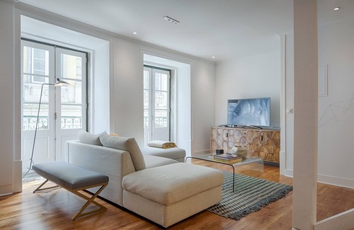 Misericordia Apartment | Discover an Architectural Gem in Bica with Spa & Breakfast