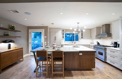 Oak Cliff House | Architectural Retreat with Treetop Views & SwimSpa Access
